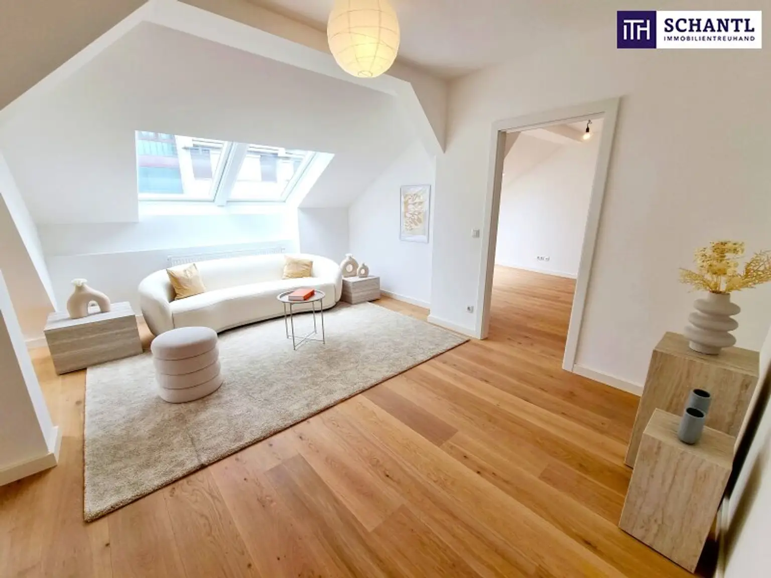 WOW! Stylischer Wohntraum im Dachgeschoss! Frisch saniert + Ruhelage + Traumhaftes Altbauhaus + Hofseitige Terrasse + U-Bahn ums Eck + Beste Infrastruktur und Anbindung!
