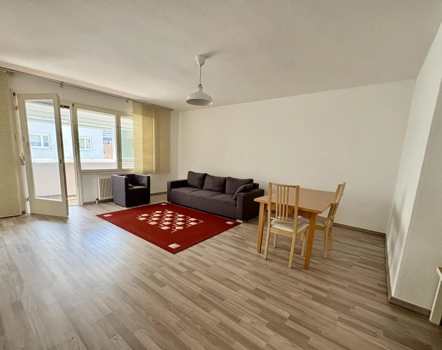 WG geeignet- großzügige 4 Zimmer-Mietwohnung mit verglaste Loggia in Geidorf.