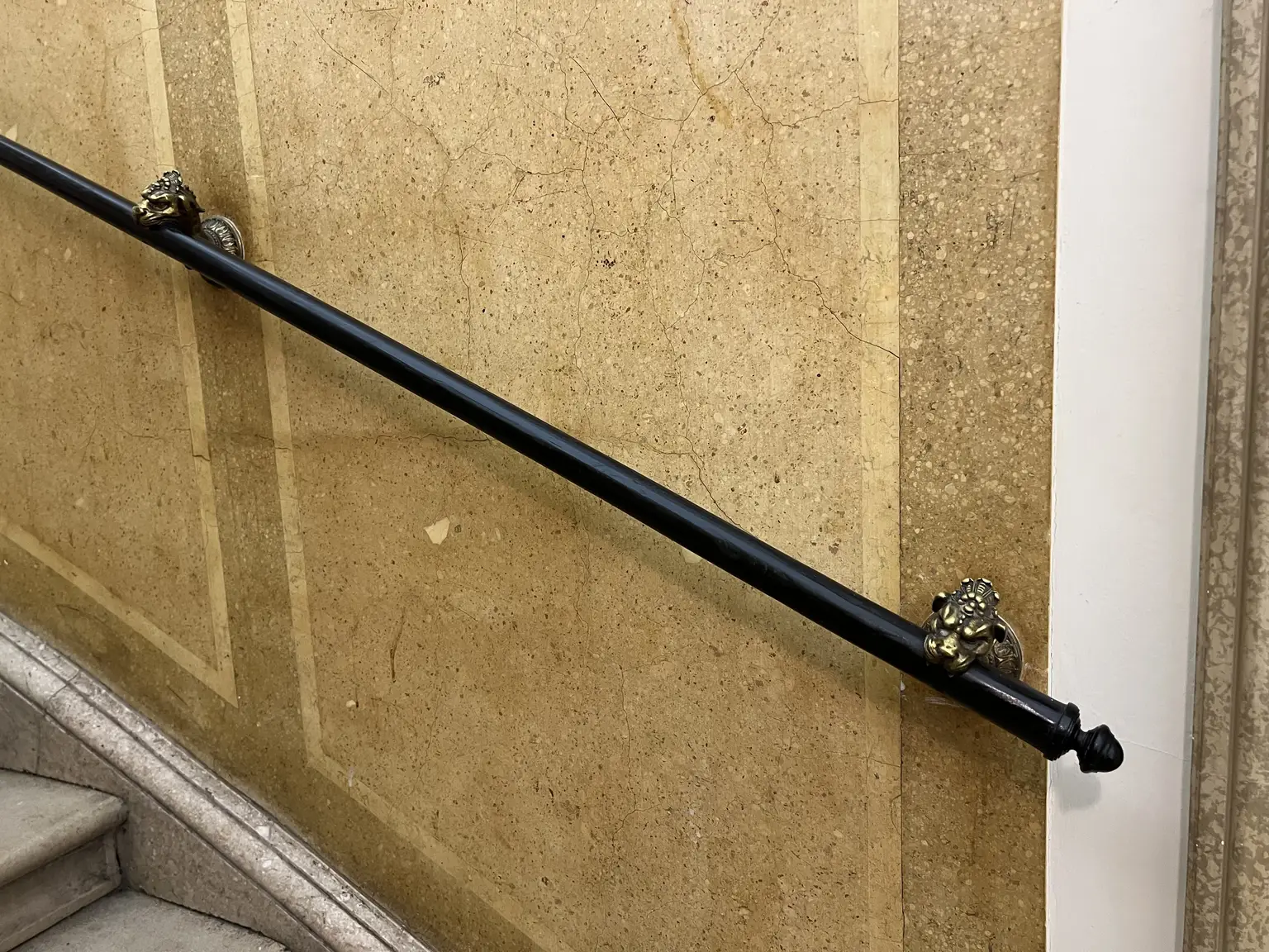 Top-Lage beim Stephansplatz: Moderne, klimatisierte Dachgeschoßwohnung im stilvollen Haus