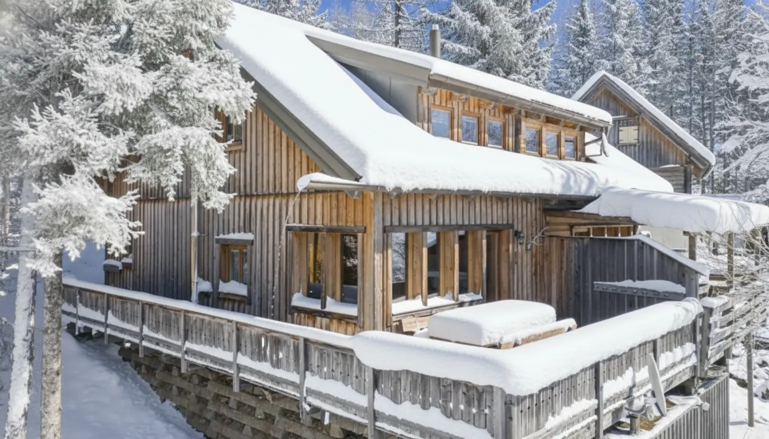 Außenansicht Haus samt Terrasse