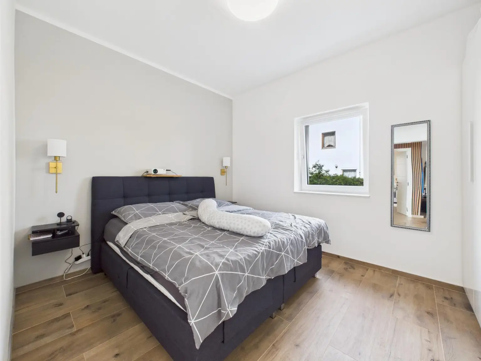 Kernsaniertes Anlageobjekt mit großzügigen Büroflächen und Wohneinheiten in 4050 Traun