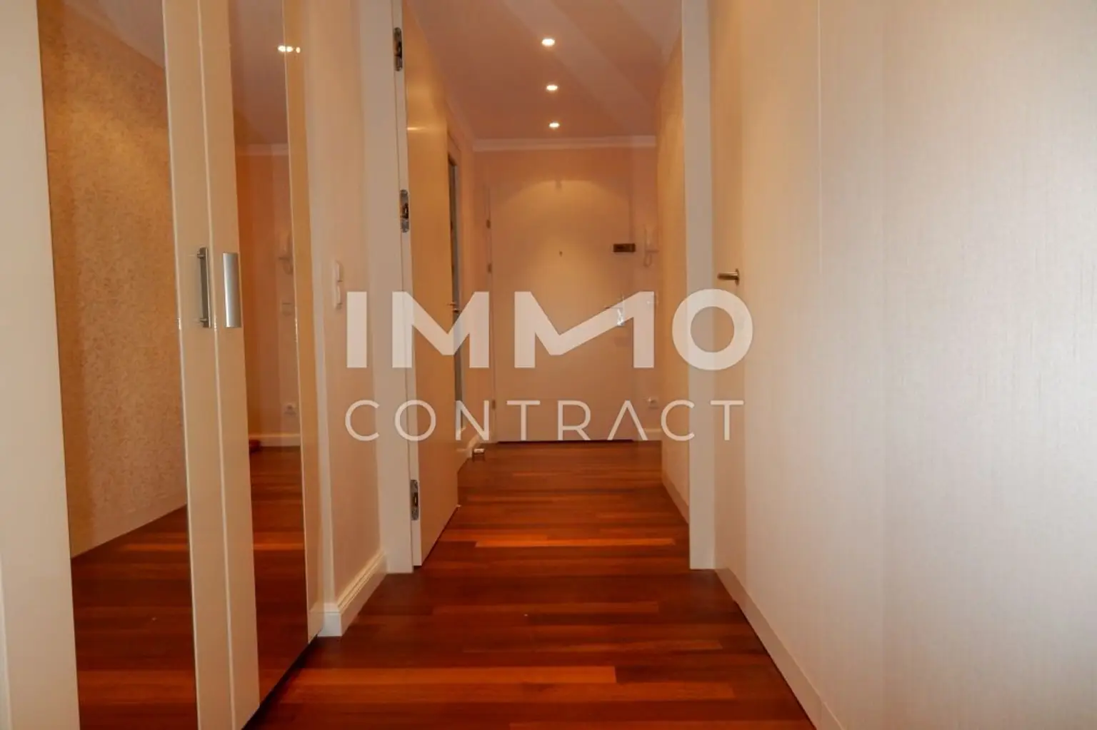 Voll möblierte 3 Zimmer Wohnung mit
Loggia, Pool, Sauna, Terrasse und
Fitnessstudio am Wienerberg!