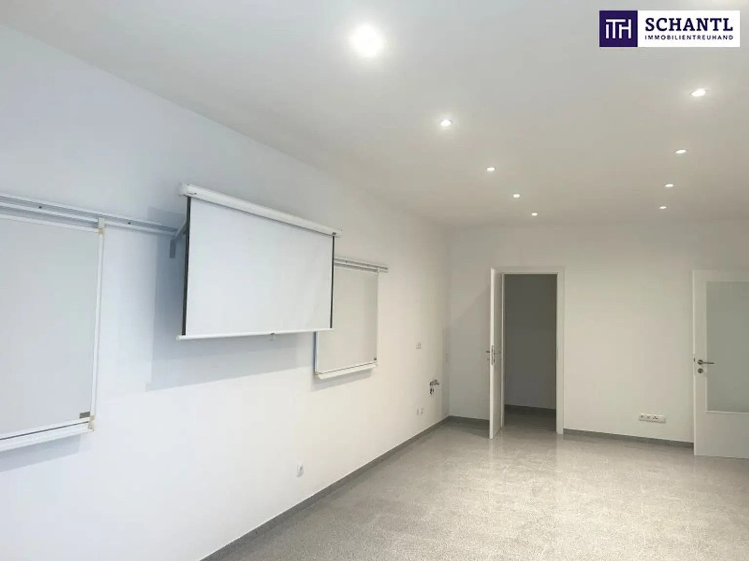 Seminarraum oder doch Kleinwohnung?  Modernes Badezimmer und ein Abstellraum - in Reiteregg Gemeinde Sankt Bartholomä