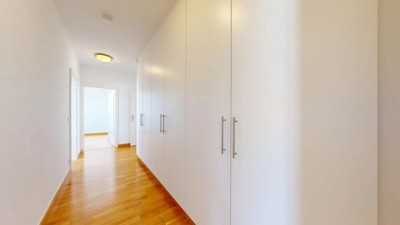 Flur mit Einbauschrank