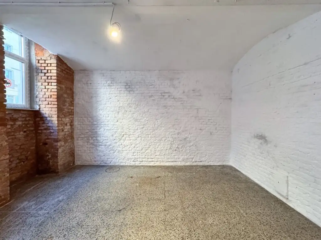 PROVISIONSFREI! Lager / Magazin mit 45 m2 Nutzfläche und Strassenzugang zu vermieten Nahe Erdbergstrasse / Schlachthausgasse!