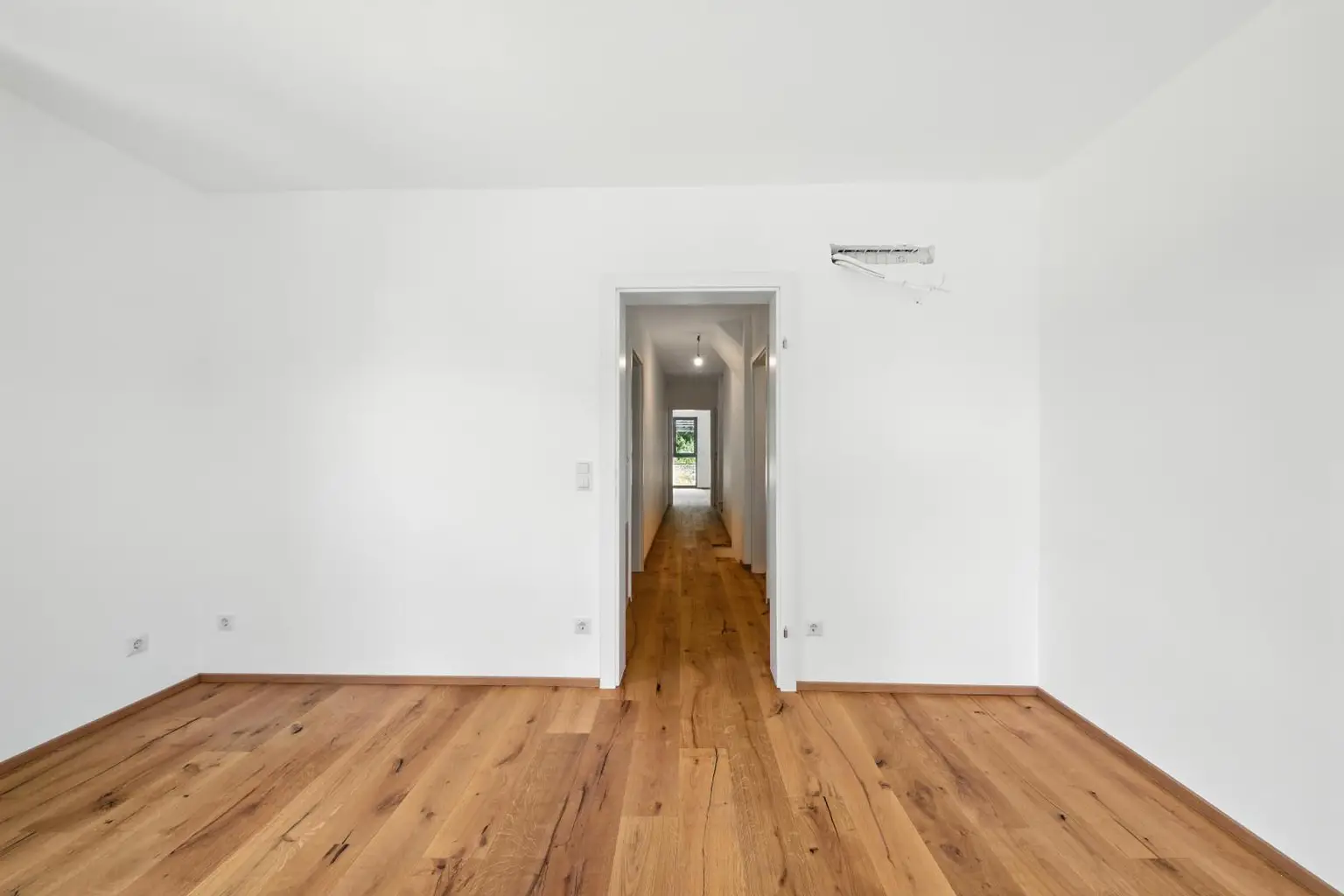 SCHLÜSSELFERTIG! MODERNES WOHNEN AM LAND - HOCHWERTIGER BAUMEISTERQUALITÄTSBAU IN SIERNDORF!