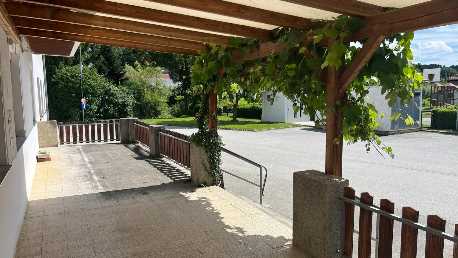 **VIEL PLATZ UND VIELE MÖGLICHKEITEN** Haus mit vielfältigem Potential im Südburgenland!