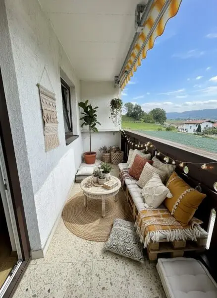 *geräumige 3 Zimmer Wohnung mit extra Küche, Balkon und Garage! Super schöne Aussicht inkludiert!