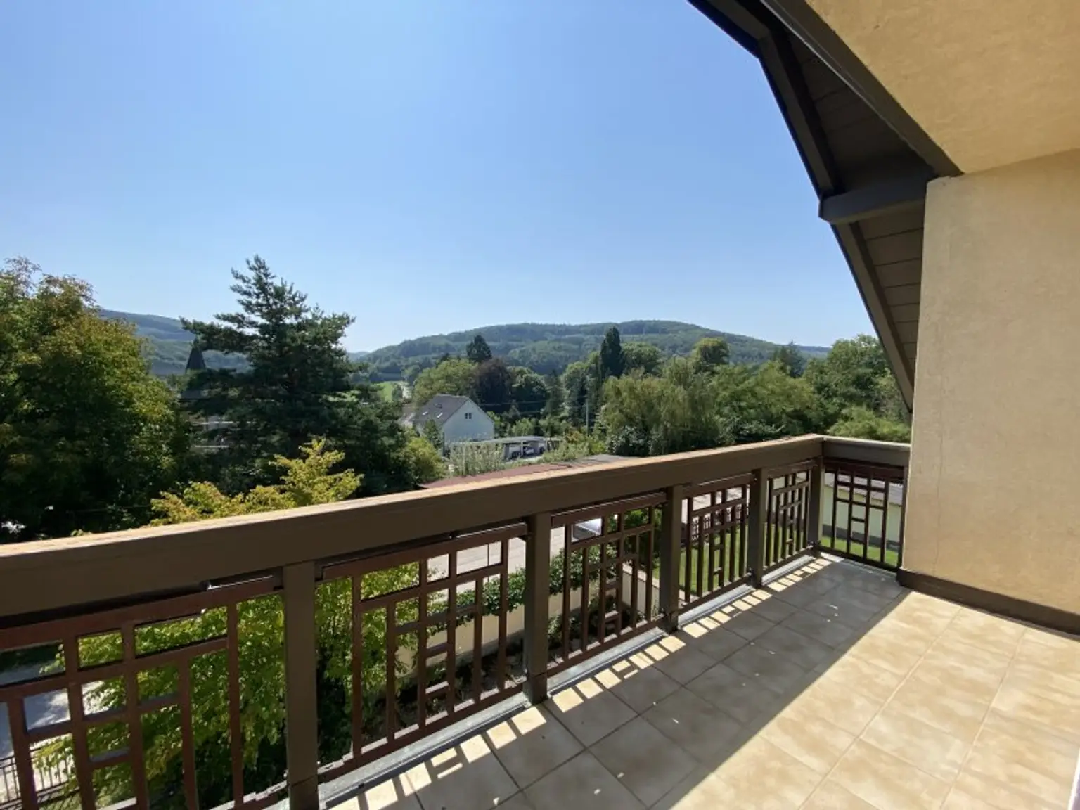 PREISREDUKTION + ALTVILLA + FERNSICHT + SONNIG + schöner GARTEN + PERFEKTE Einteilung!