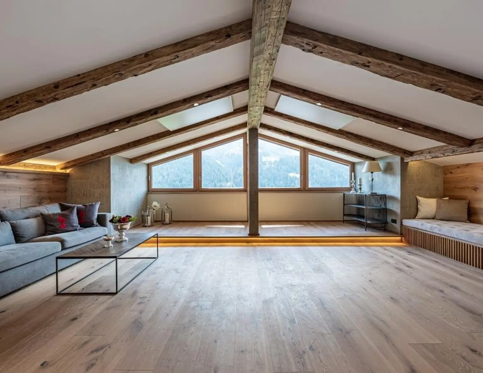 Zweigeschossige Dachgeschosswohnung mit sensationellem Ausblick