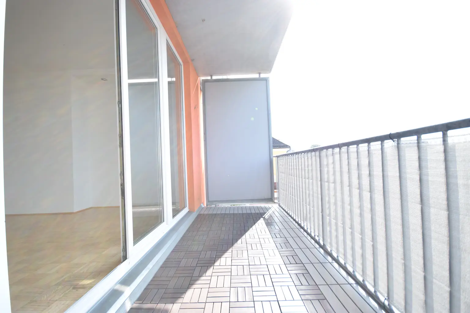 "ITZLING - Sonnige Wohnung mit Balkon und TG-Stellplatz"