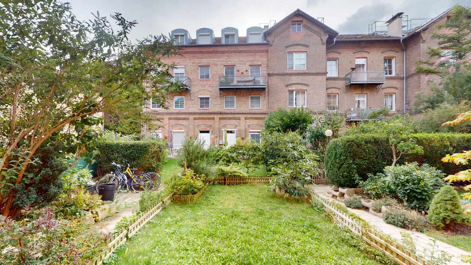 Sehr helle Maisonette-Wohnung mit Terrasse & Garten in zentraler Lage von Korneuburg – Wohnen im generalsanierten Backsteinbau