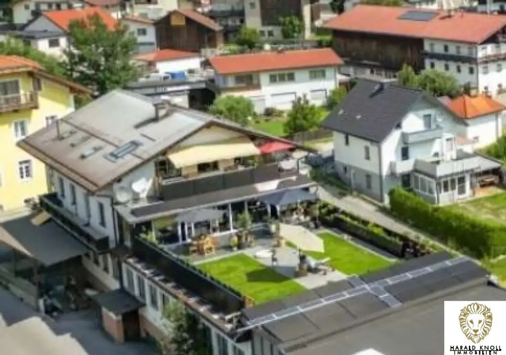 Wohn- und Betriebsgebäude in Natters