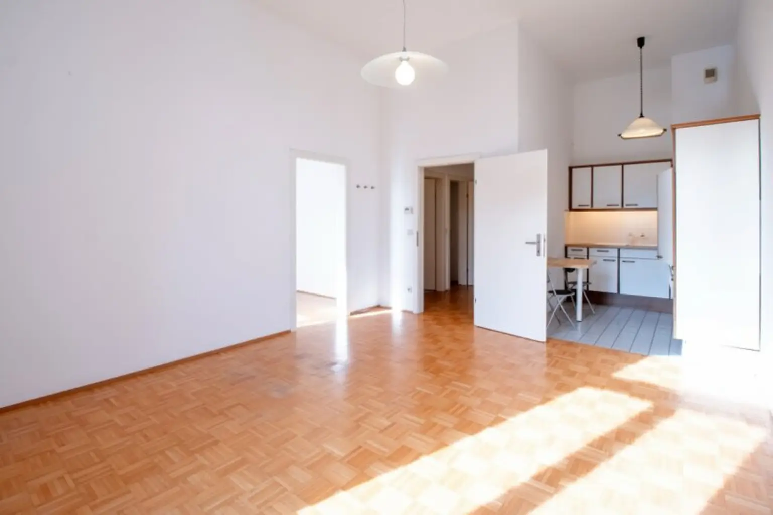 Helle 2-Zimmer-Altbauwohnung im 19. Bezirk – Nähe Hohe Warte / Silbergasse