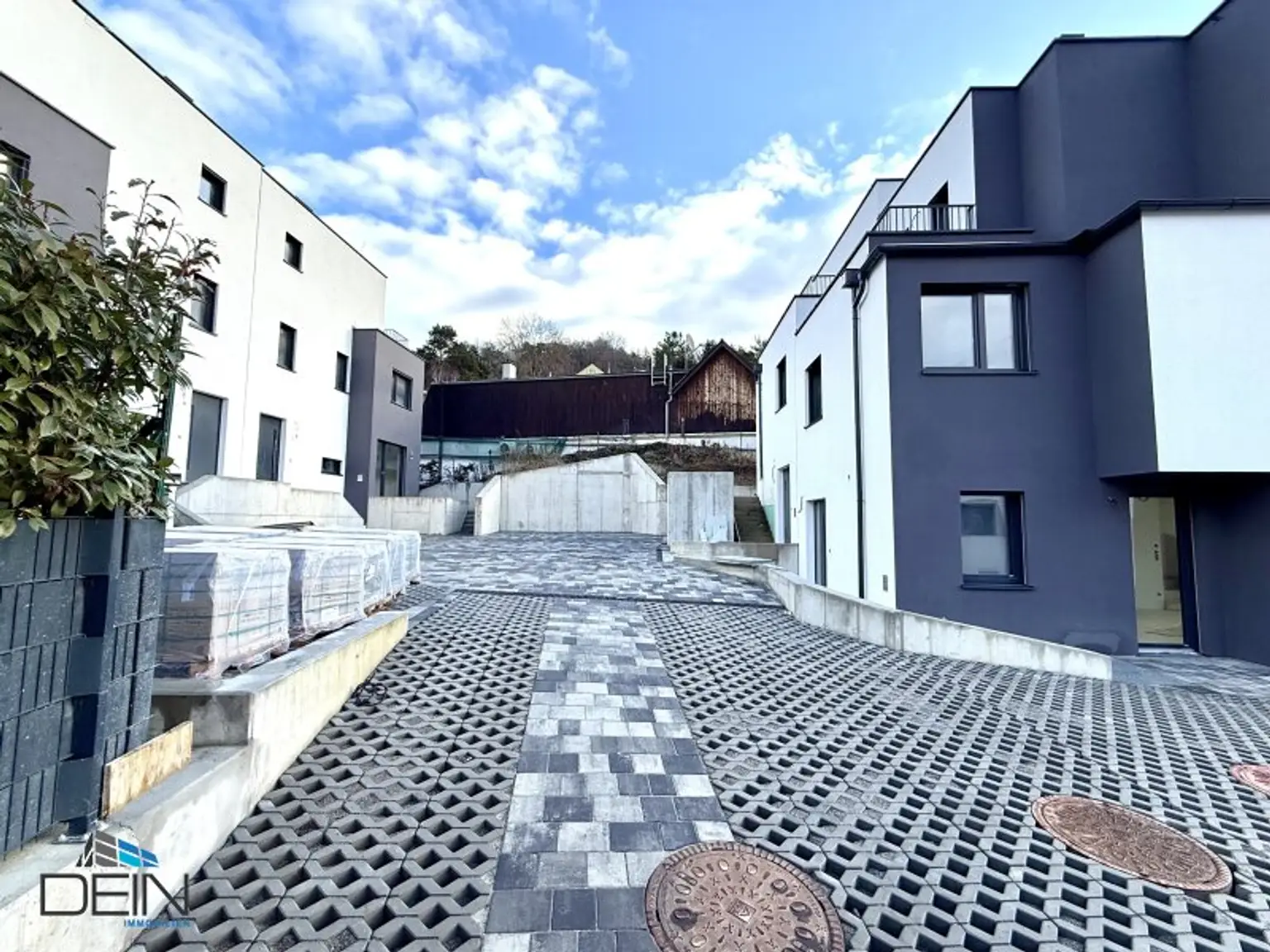 PREISREDUKTION! EXKLUSIVE 4-5 ZIMMER DOPPELHAUSHÄLFTEN MIT FREIFLÄCHEN IN GRÜNRUHELAGE!