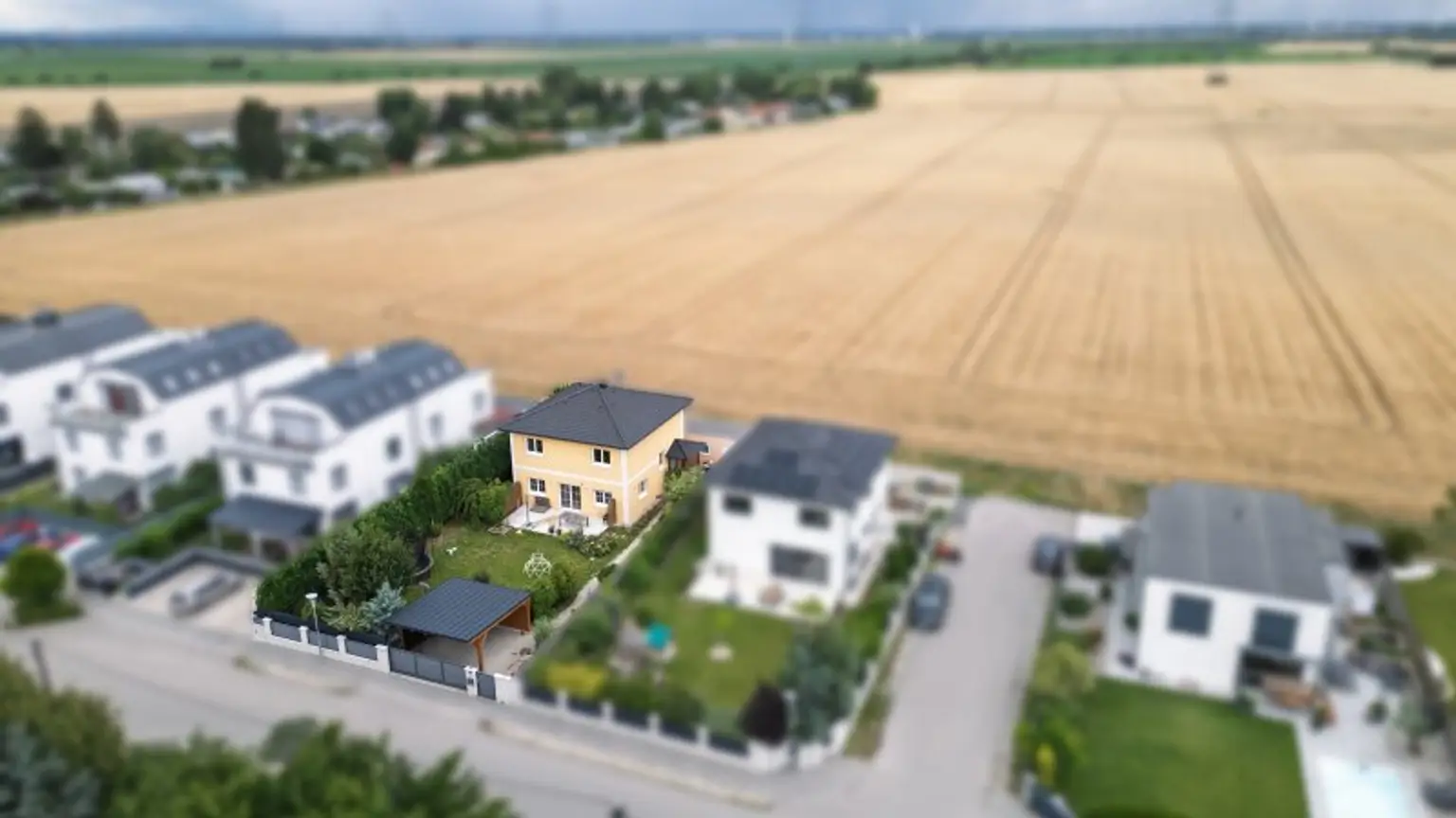 Charmantes Einfamilienhaus mit Nebengebäude und Doppelcarport – Ihr neues Zuhause wartet!