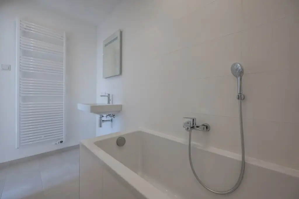 ++MOLLARD 50++ Modern 2-room apartment in a prime downtown location (1/16)