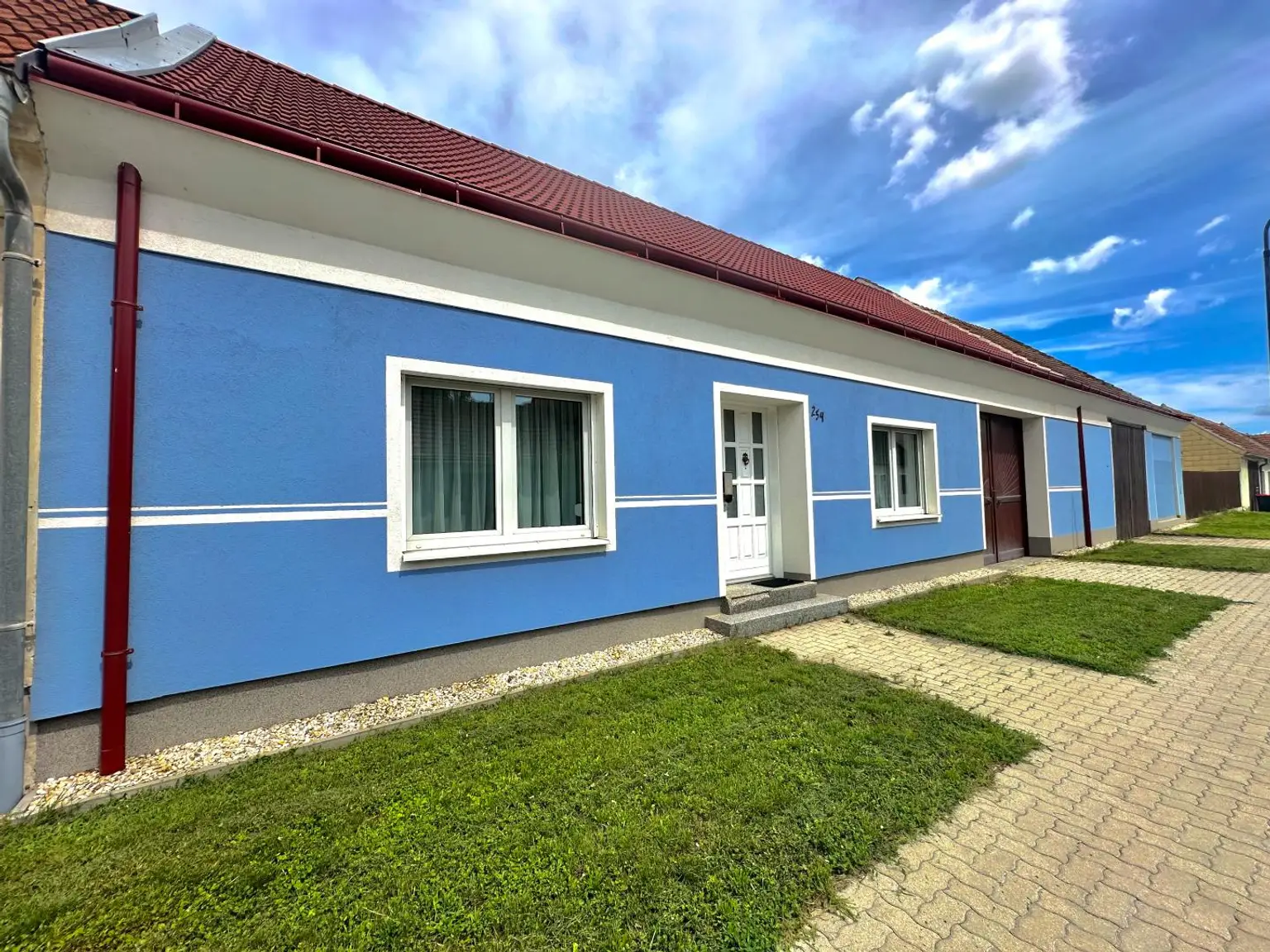 Exklusives Landhaus: Historie, Wellness & kristallklarer Salzwasser-Naturpool