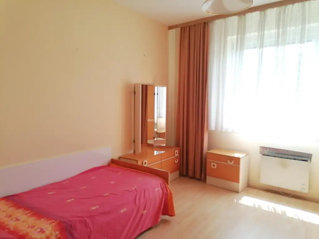 Wohnung mit Sanierungsbedarf – 74 m² Wohnfläche + Loggia und Kellerabteil