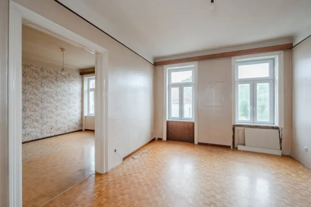 ++RG71++ Altbaujuwel zum Sanieren – 2,5-Zimmer Wohnung mit guter Raumaufteilung