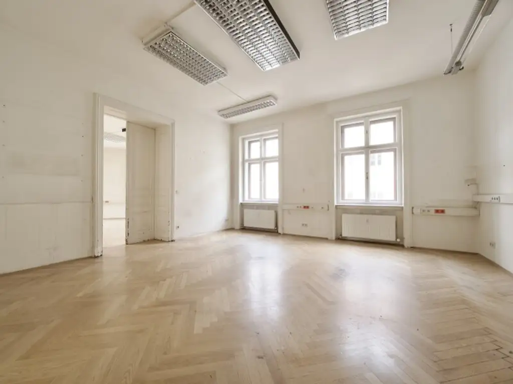 Exklusive Büro- oder Ordinationsfläche im klassischen Altbaustil in der Klagenfurter Fußgängerzone zu mieten!