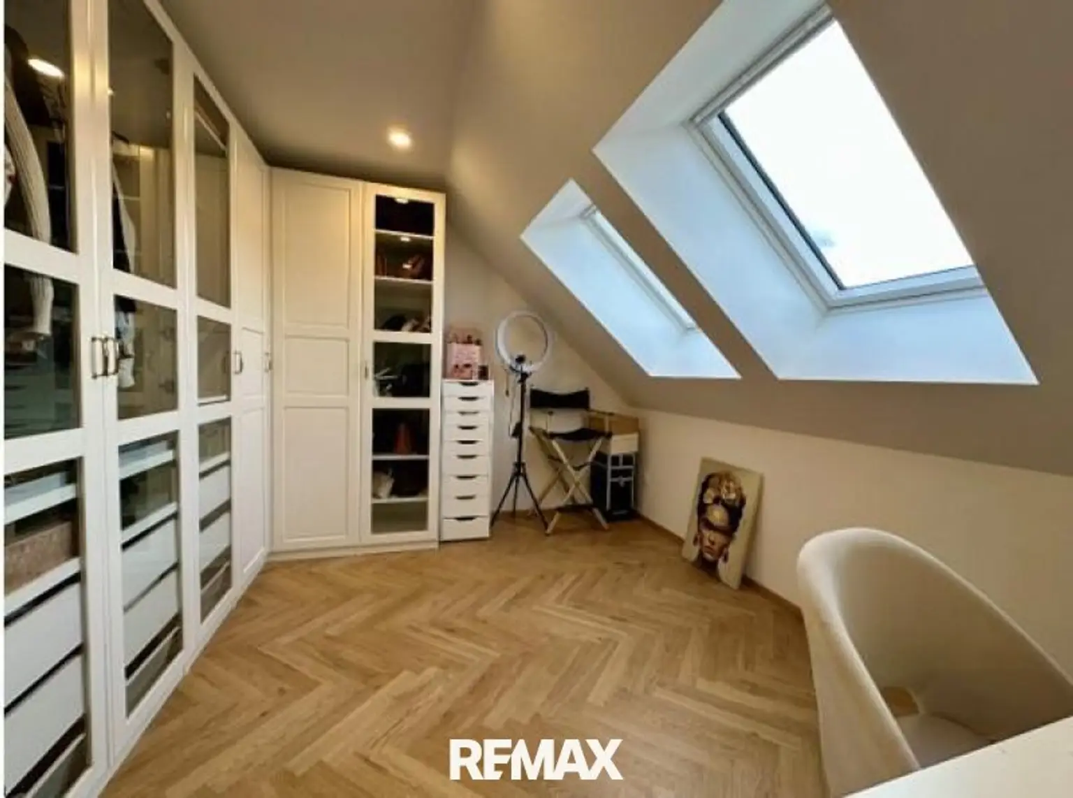 Objekt 1 - Zimmer mit Schrankraum