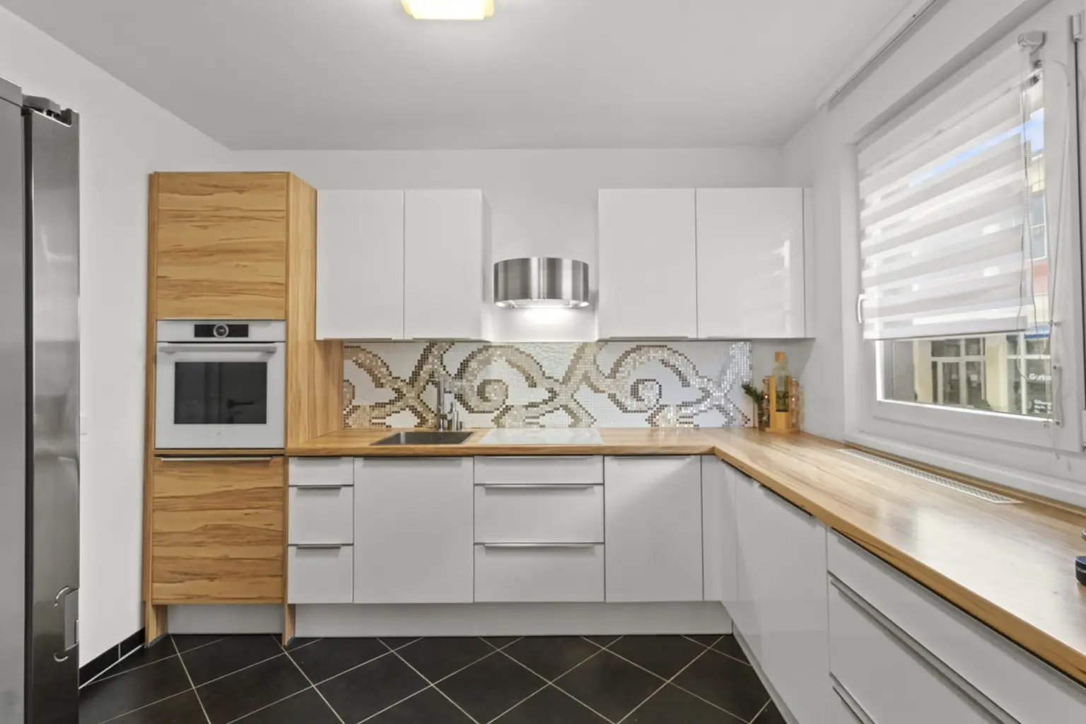 E | ++ HOCHWERTIG & GERÄUMIG ++ VIER Zimmer mit großer TERRASSE | Prima Service Immobilien