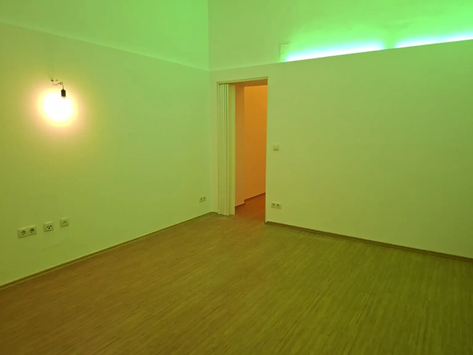 Büro mit Gasseneingang/ Meidling