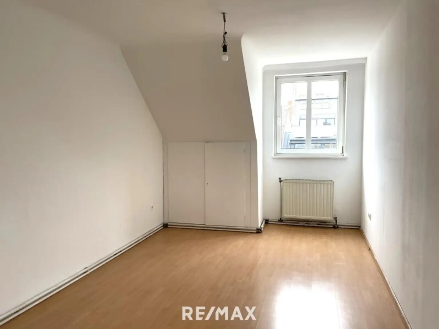 Sanierungsbedürftige DG-Wohnung bei der Währinger Straße/Volksoper