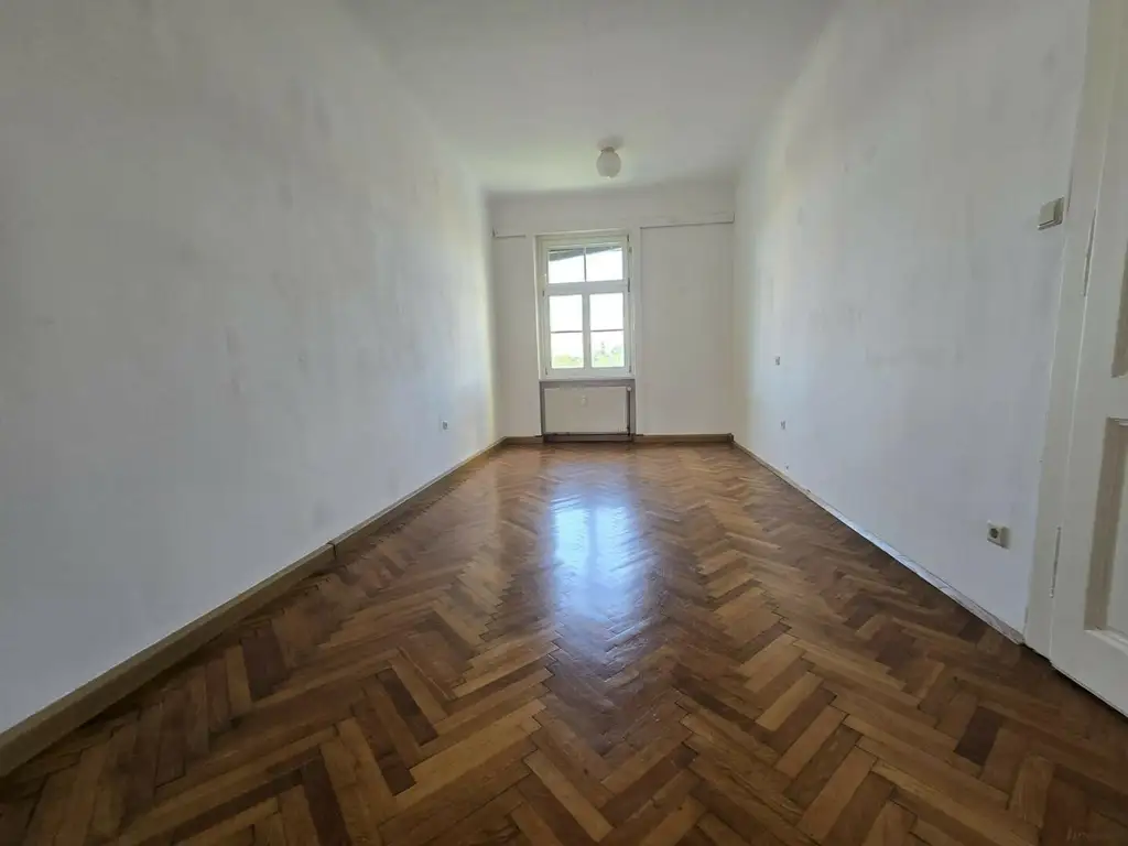 Wunderschöne Altbauwohnung mit Blick ins Grüne!