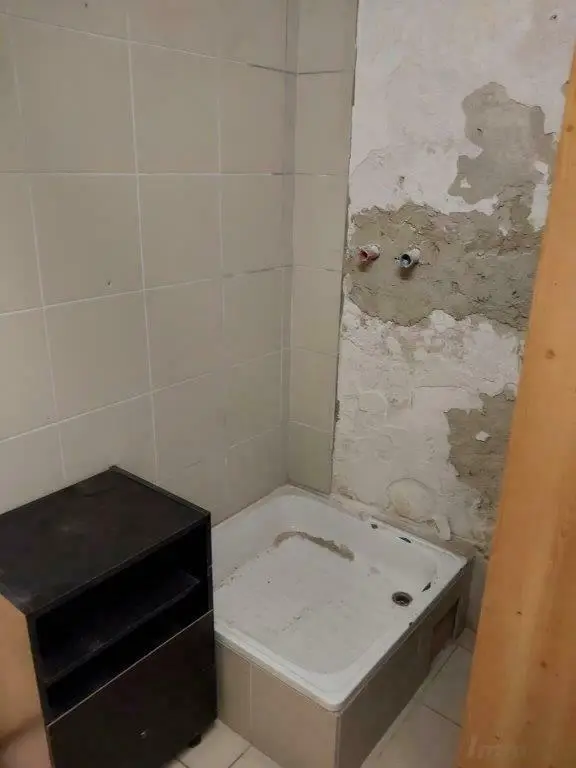 Geschäftslokal mit Verkaufsraum, Büroräumen, Lagerräumen im UG und Parkplätzen bei Dietrichsteinplatz zu vermieten!