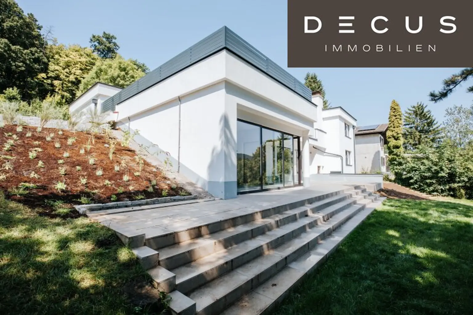 ERSTBEZUG! Luxuriöse Villa mit Sauna und Indoor-Pool!