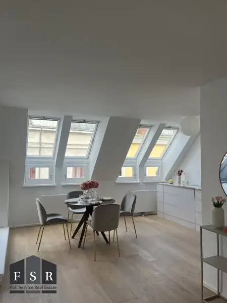 GENERALSANIERTE 3 Zimmer DG-Maisonette in wunderschönen Neubauhaus - nahe der Währinger Straße und dem Kutschkermarkt - Garage optional