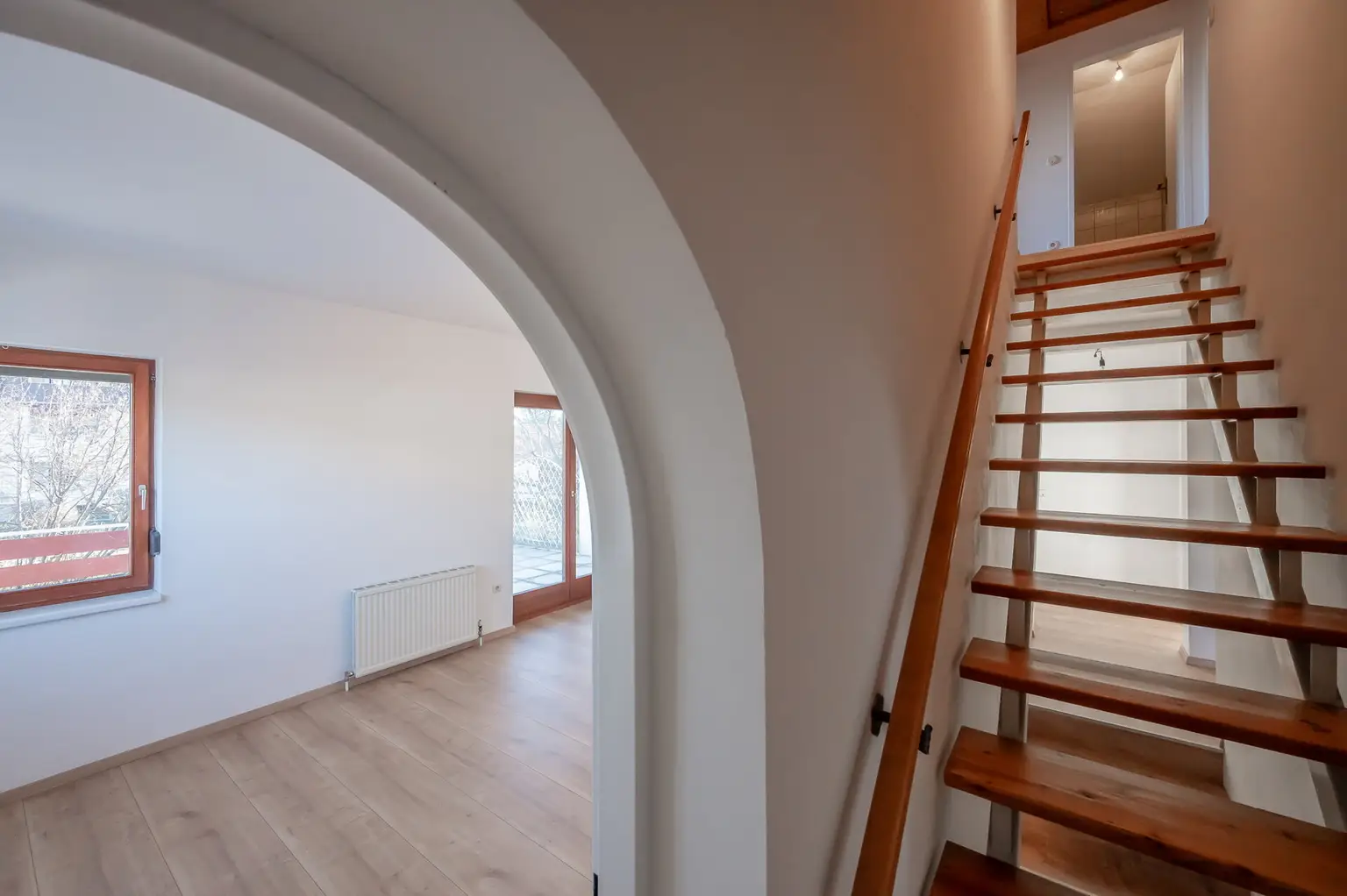 Aufgang in den 2. Stock