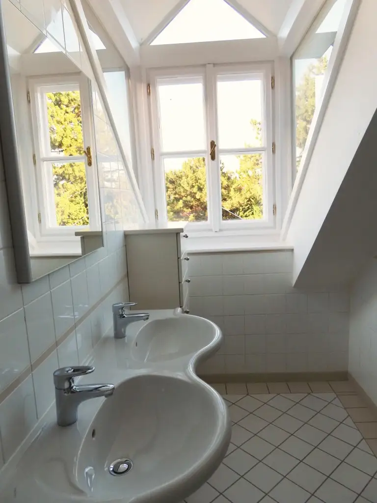 GRINZING - CHARMANTES WINZERHAUS, GERÄUMIG, GROSSFAMILIE ODER WOHNEN / ARBEITEN UNTER EINEM DACH
