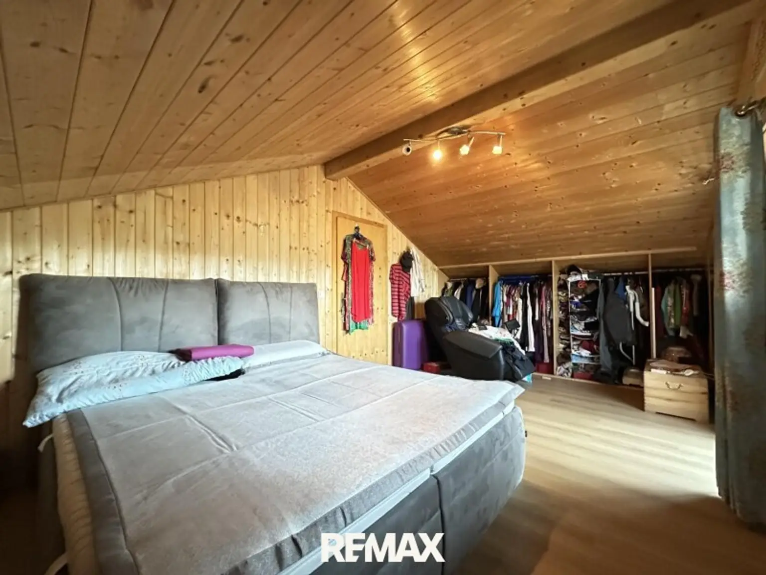 11 Schlafzimmer 1