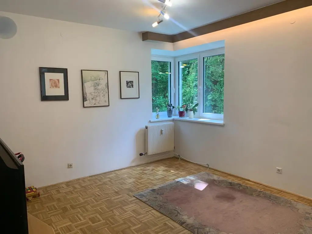 Sehr gepflegte und barrierefreie 4-Zimmer Eigentumswohnung in zentraler, ruhiger Wohnlage mit Grünblick. Empfehlenswert!