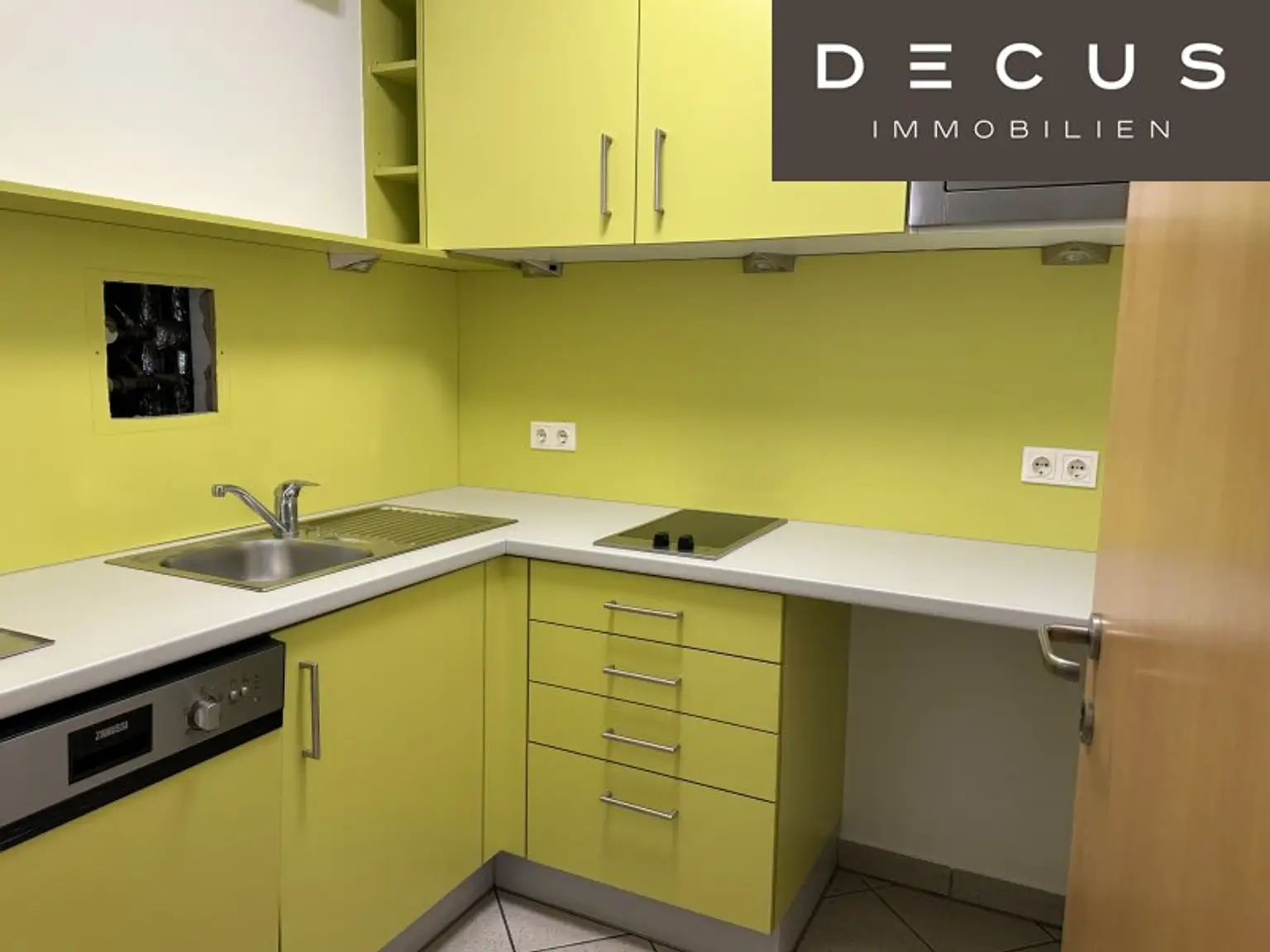 + + + ARKADENHOF + + + GEKÜHLTES BÜRO + + +  U3 Schlachthausgasse + + +