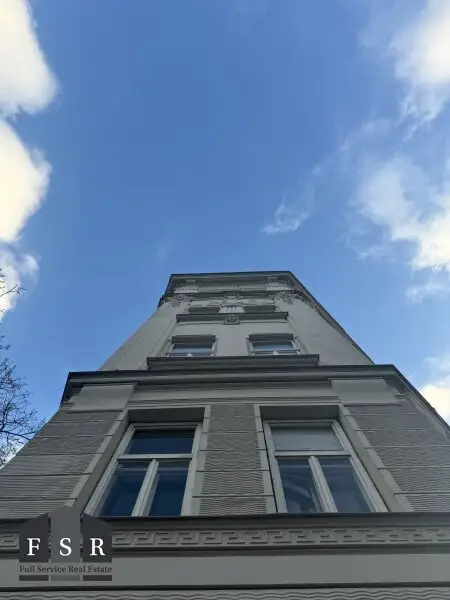 Steinwurf zum Augarten - Nach Ihren Vorstellungen und Bedürfnissen gestalten: Sanierungsbedürftiges strassenseitiges Büro/Praxis/Verkaufsfläche etc. und Wohnung -  Prachtvolles Stilaltbauhaus