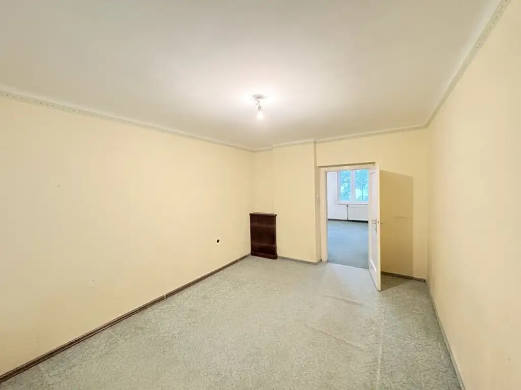 Sanierungsbedürftige 4-Zimmer Wohnung in perfekter Kombination aus Stadt und Land!