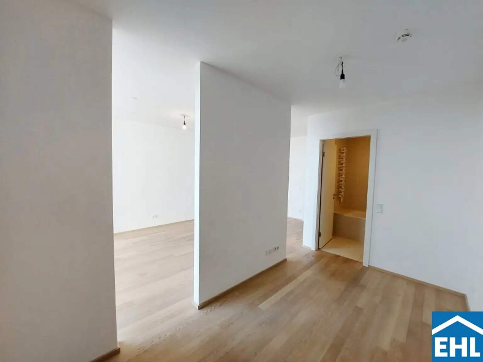 Traumhafte 2 Zimmerwohnung mit Balkon im 12. Stock im MySky-Tower