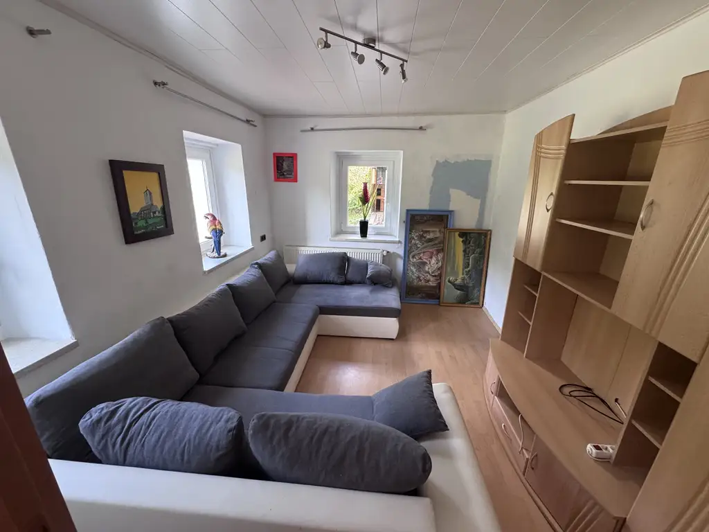 Zweifamilienhaus mit Nebengebäude und großzügigem Garten nahe Dreiländereck !