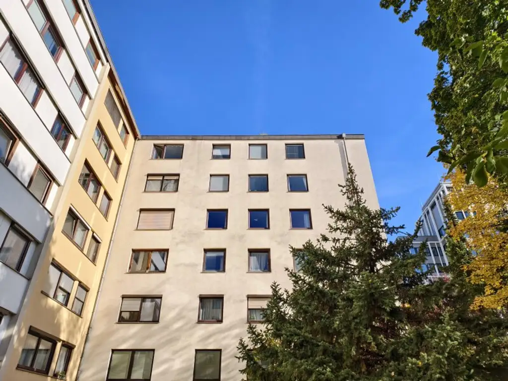 So grün kann Stadt sein! Großzügige 4-Zimmer-Wohnung mit wunderbarem Parkblick in angenehmer Ruhelage