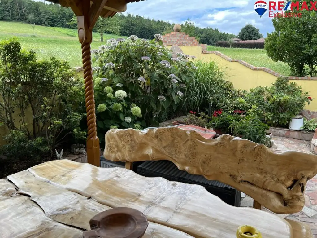Charmantes Bauernhaus in Schwarzenbach – Ihr neues Zuhause mit Garten und Kamin!