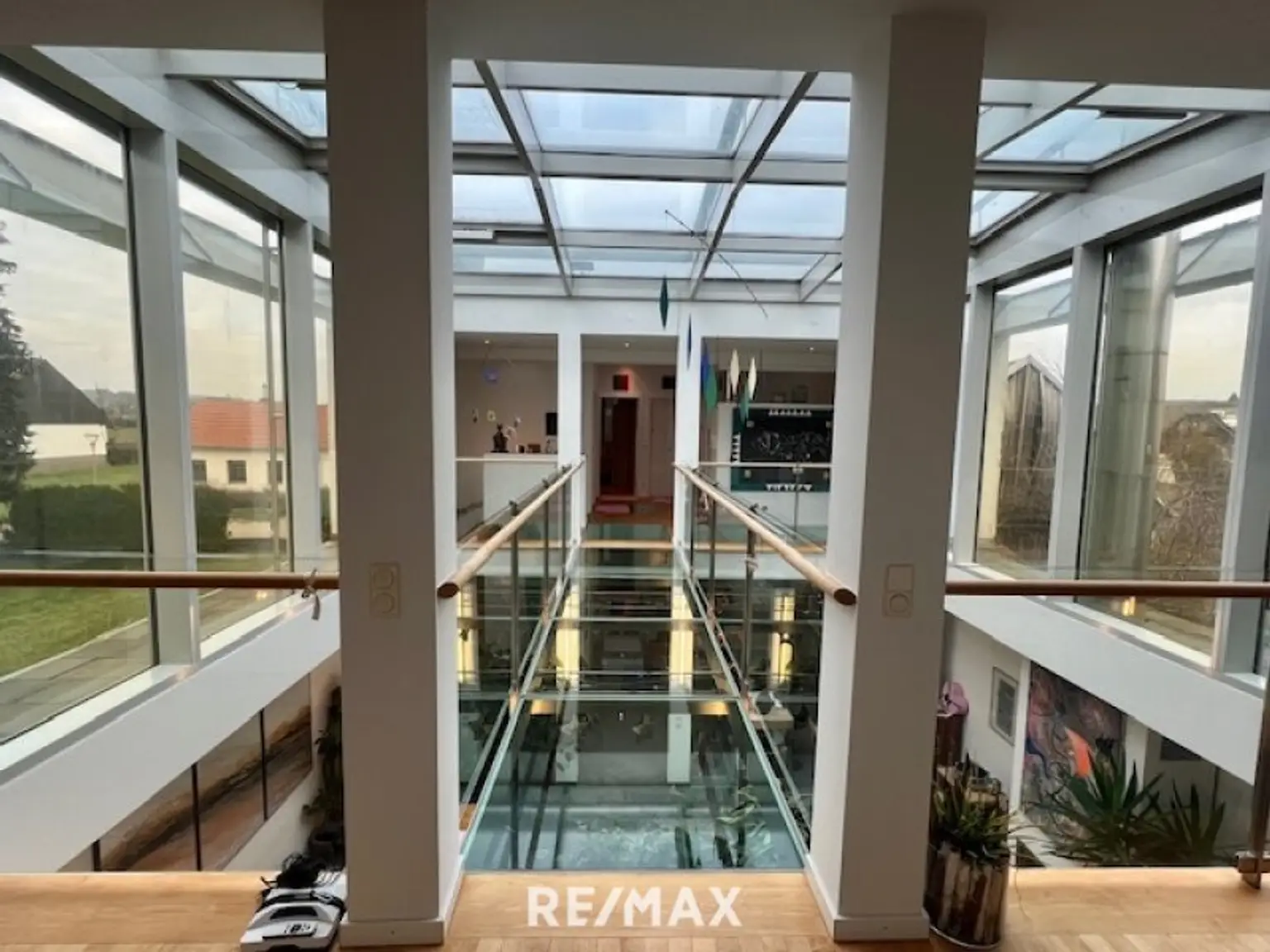 Atrium mit Stahl-Glaskonstruktion