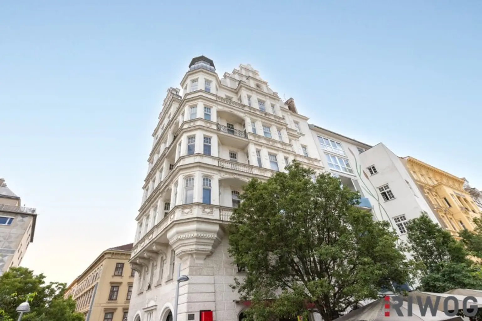 Einmalige Dachgeschosswohnung am Naschmarkt – Mit Vision veredelbar zum 215 m² PENTHOUSE-Juwel mit einmaligen 360°-Blick über Wien