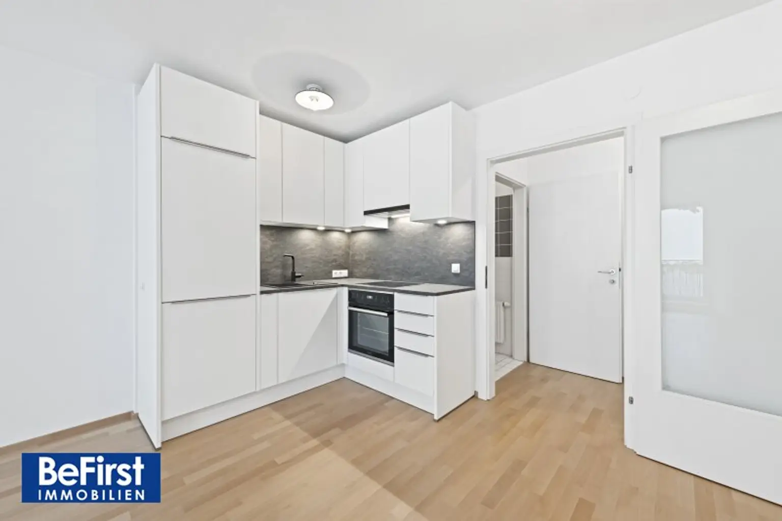 Zauberhafte 3 Zimmer Balkonwohnung in Fußgängerzone nächst Mariahilferstraße