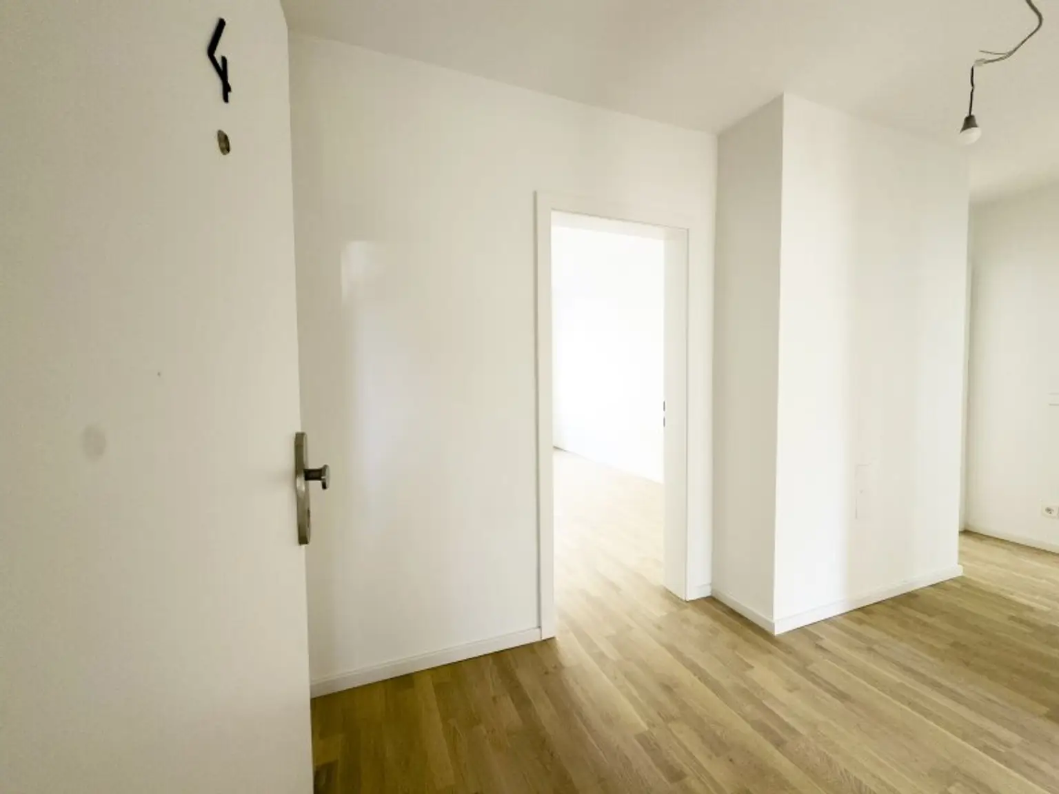 Türkenschanzpark: Stilvoller Altbau mit Außenfläche | Top-saniert & ruhig gelegen – Schöffelgasse