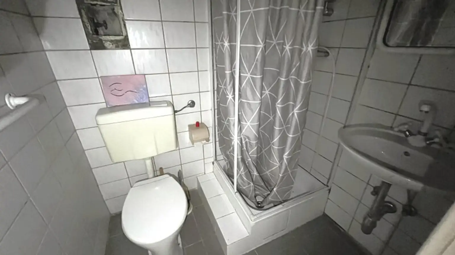 + Studentenhit + TOP LAGE + 500 m von der Fußgängerzone, Meidlinger Hauptstraße sowie der U6 entfernt + Wohnung in 1120 Wien: mit Balkon am Dach 5. Stock ohne Lift+