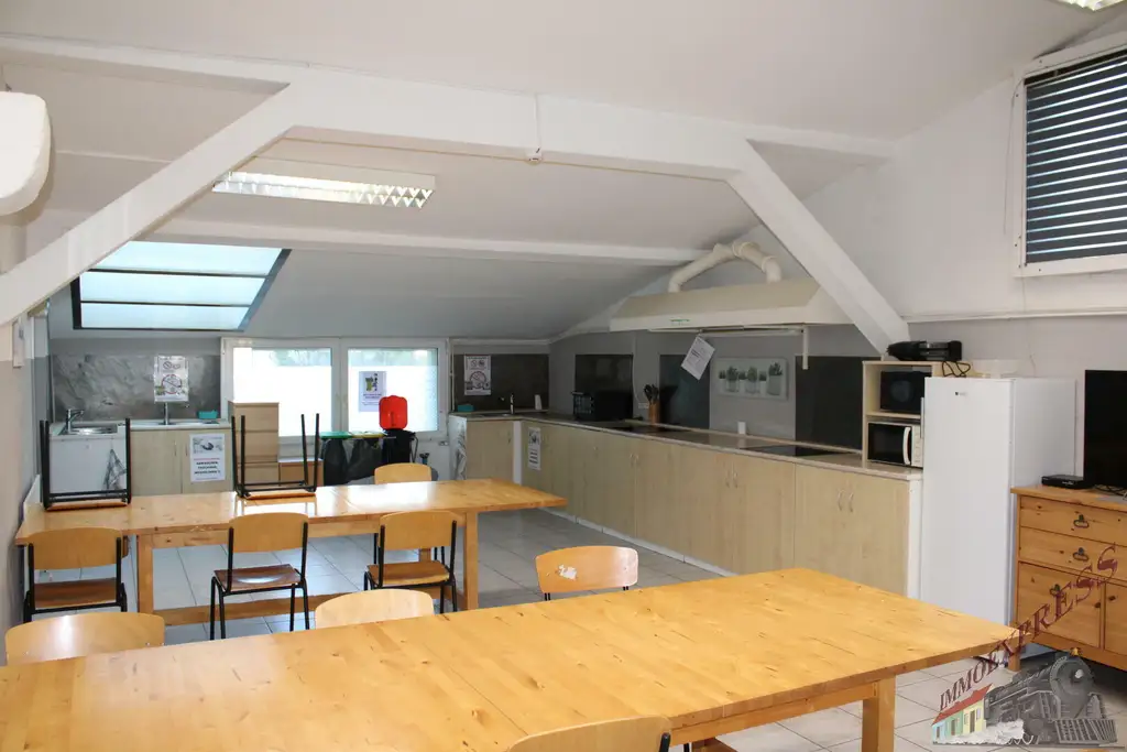 1 Zimmer Mietwohnungen mit 1 Bett  in Fischamend 420,-- Euro monatliche Pauschale ab Jänner / Februar 2026 verfügbar